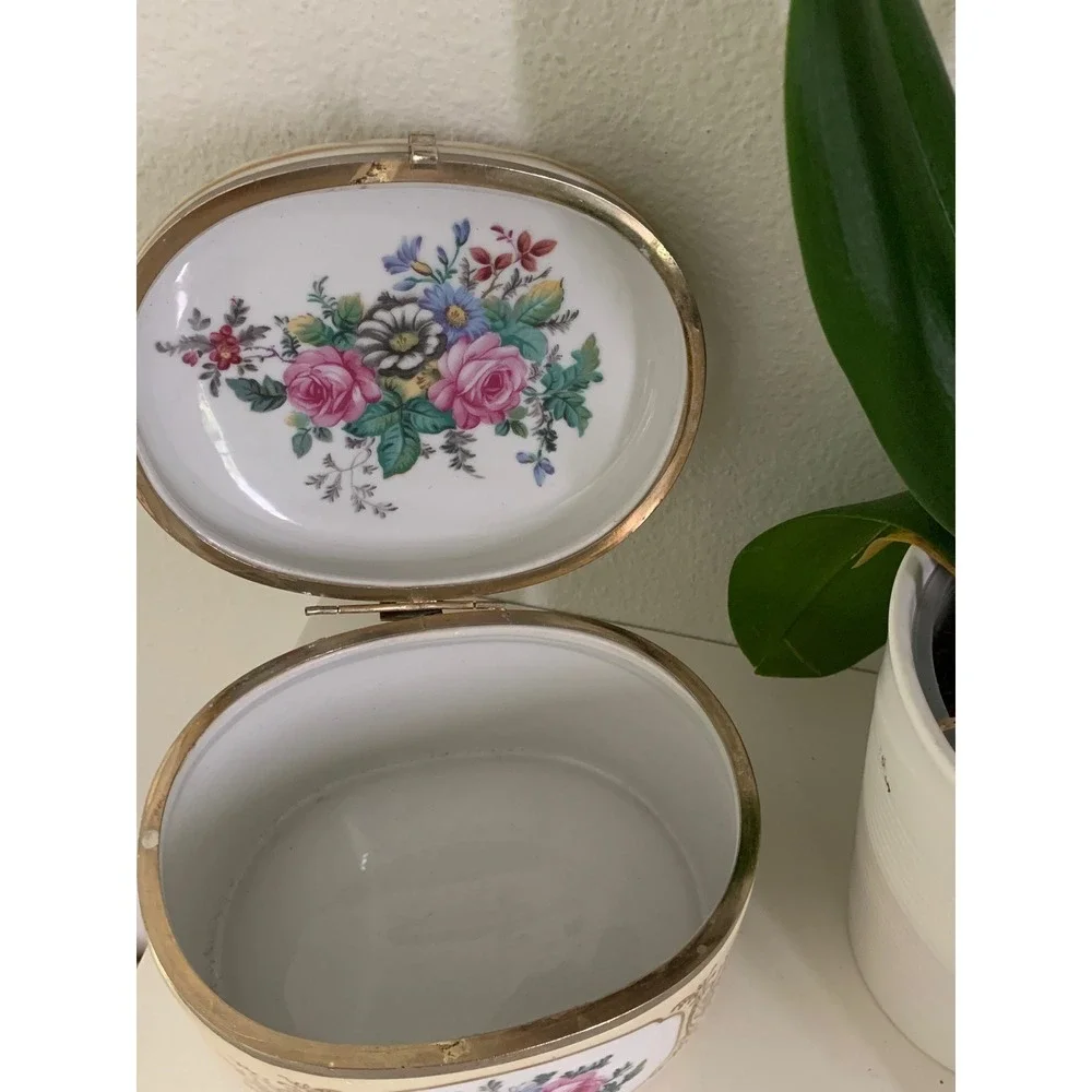 Vintage Fragonard‎ Style Porcelain Trinket Box Floral Courting Couple Oval Gold